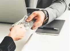 交易截止日前传闻密集，让今日体坛不冷场，节奏变化成为最大变量，球迷讨论提前升温