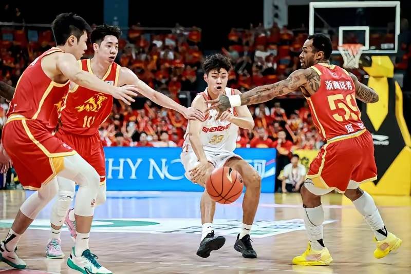 休赛期合同市场升温，成为今日NHL焦点，顶薪续约改变球队预期，场内外都有故事