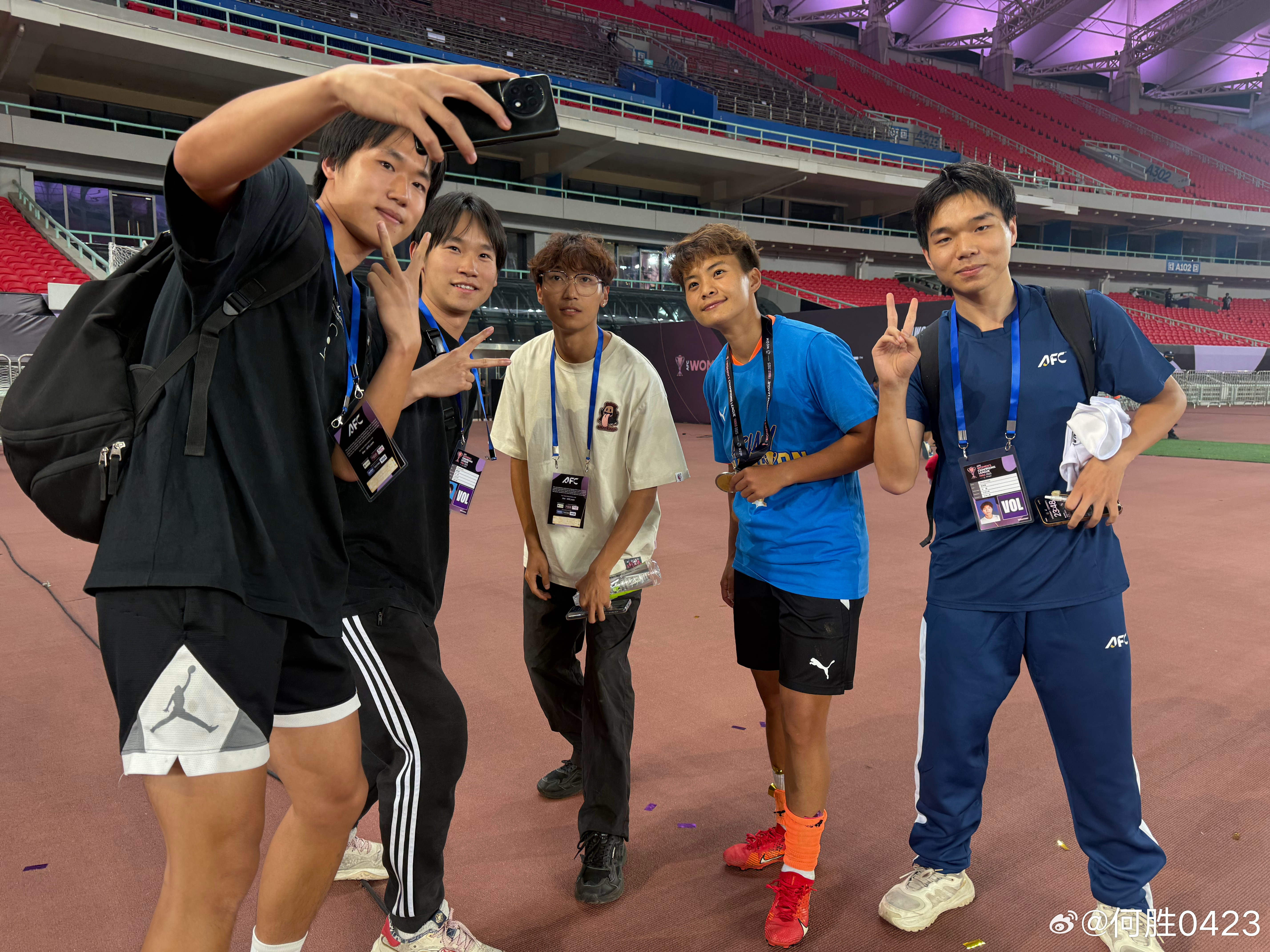 人物｜季后赛席位争夺升温，站上今日体坛中心，团战执行负责制造悬念，场内外都有故事