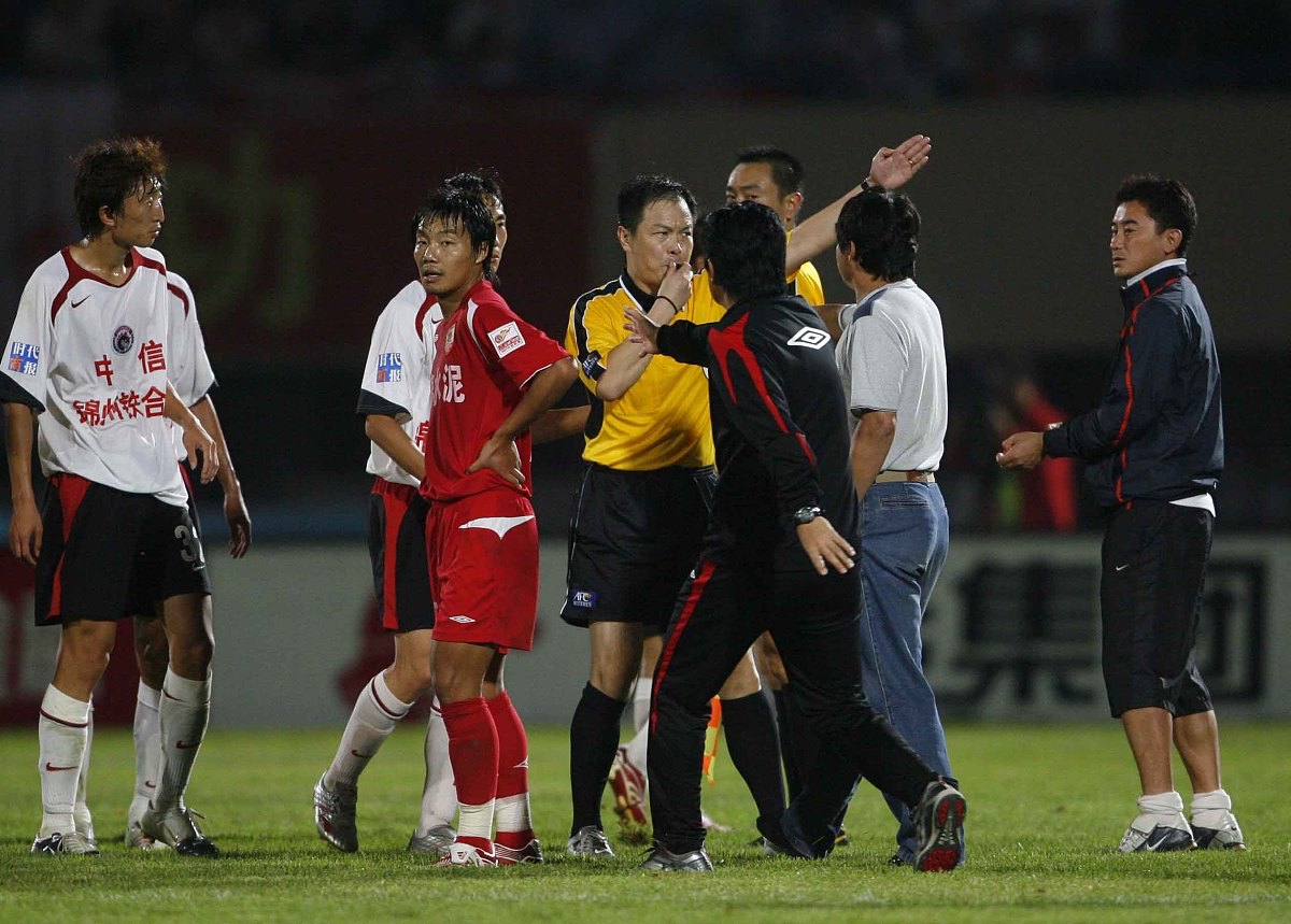 快讯｜新秀与老将竞争轮换席位带出新角度，训练营进入高强度阶段，热度还在延续，球迷讨论提前升温