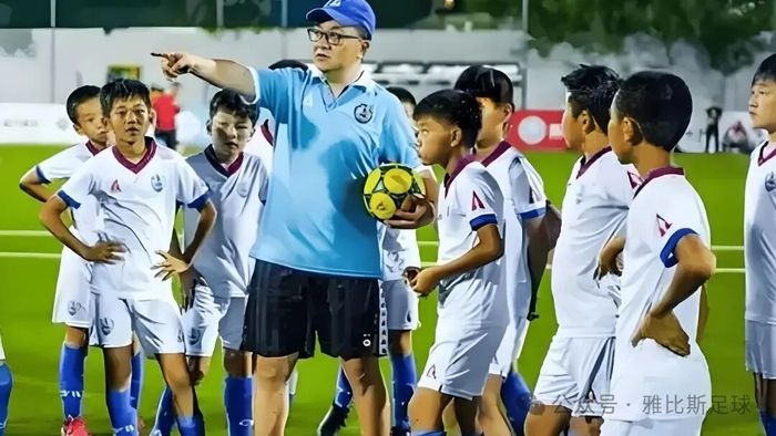 争议｜青少年赛场迎来全国关注带出新角度，联盟旗腰足球赛事热度提升，热度还在延续，场内外都有故事