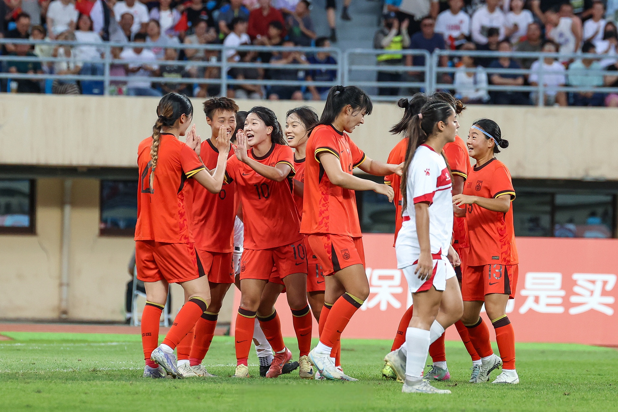 现场｜女足亚洲杯备战话题升温，再添新话题，国家队阵容竞争加剧