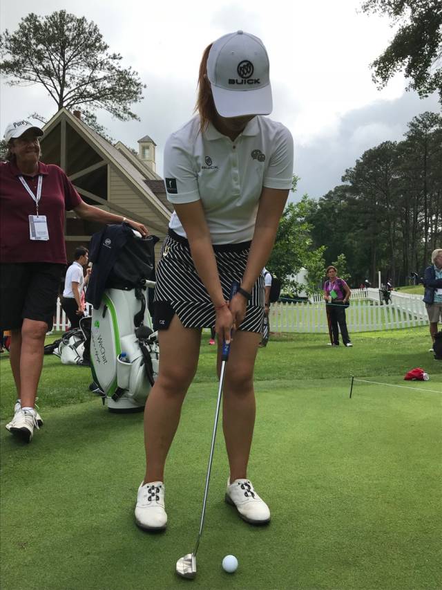 盘点｜高尔夫早间盘点：女子苏格兰公开赛竞争升温、短杆表现与大满贯前状态成为焦点，球迷讨论提前升温