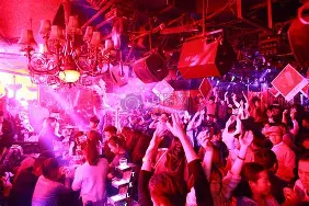 夜场焦点：夏窗转会传闻继续升温，豪门补强计划浮出水面，场内外都有故事