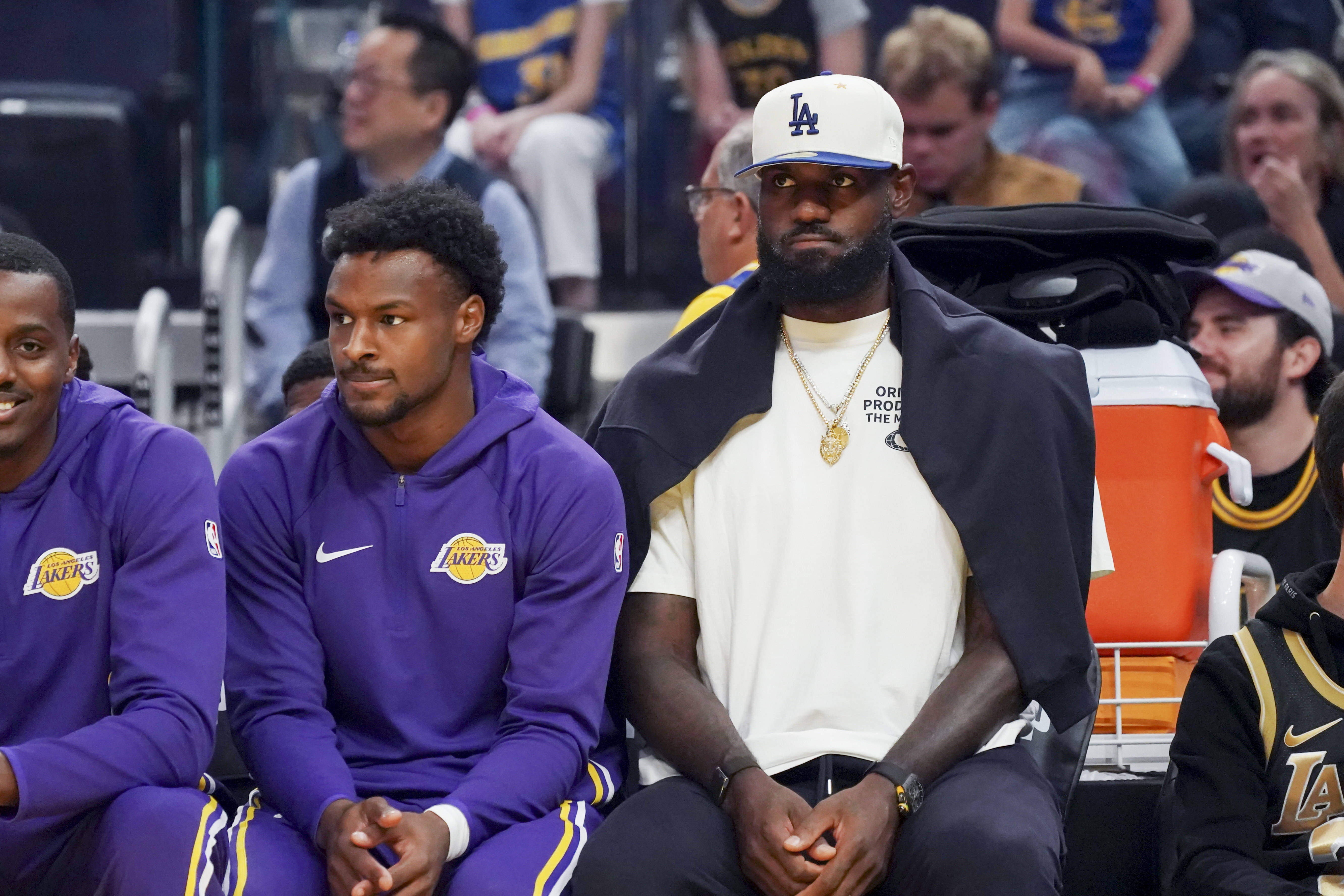 争议｜NBA早间盘点：新赛季赛程话题提前升温、转播安排与揭幕战对阵引发猜想，赛前气氛已经拉满