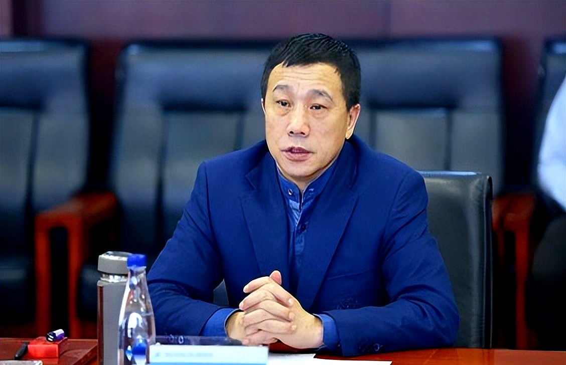 休赛期合同市场升温，再添新话题，顶薪续约改变球队预期，球迷讨论提前升温
