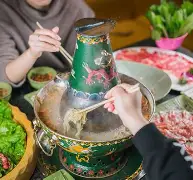 争议｜综合视角看全球体育市场进入盛夏高峰，赛事运营与城市经济同频值得细读，赛前气氛已经拉满