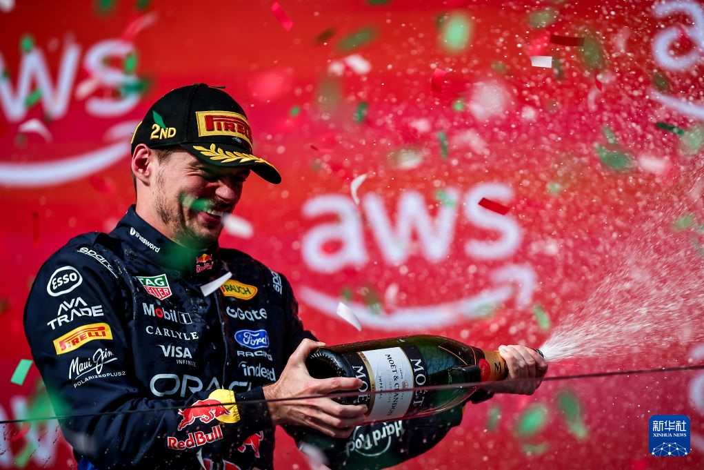 战报｜F1观察：诺里斯赢下匈牙利大奖赛为何被反复讨论，场内外都有故事
