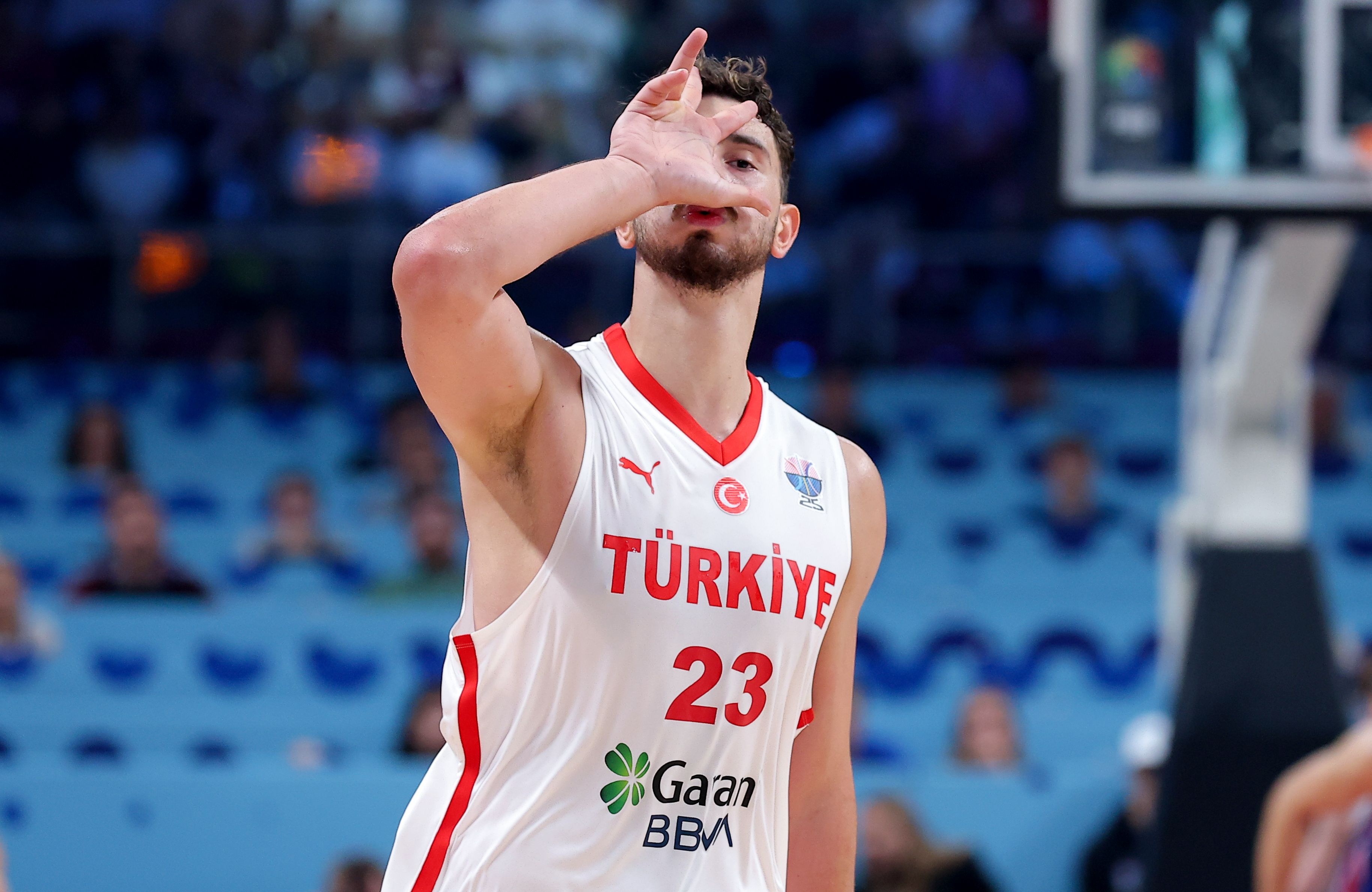 赛程｜NBA早间盘点：联盟暂无中东比赛计划、商业布局与海外赛安排受到关注，体坛热度继续上扬
