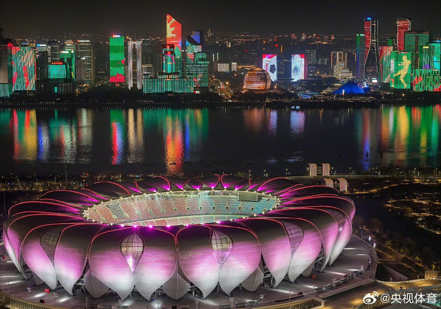 现场｜榜单解读：围绕香港足球盛会启幕，城市体育经济成最大看点，场内外都有故事