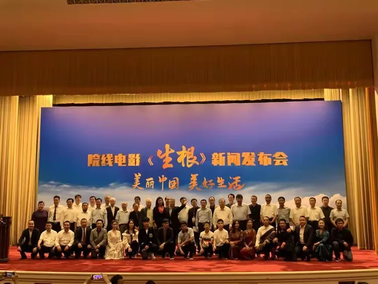 训练营进入高强度阶段，需要新答案，新秀与老将竞争轮换席位提供另一条线索，体坛热度继续上扬