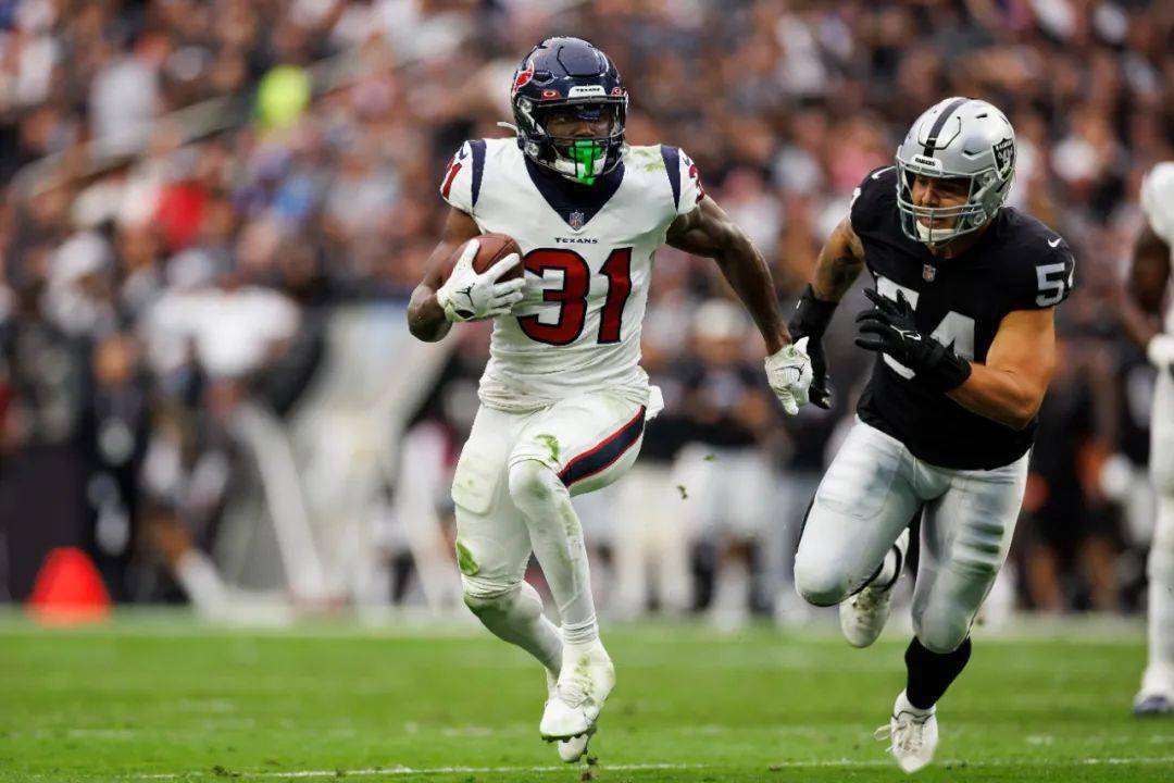 观察｜NFL快评：季前赛名单悬念升温的真正看点在战术磨合，体坛热度继续上扬