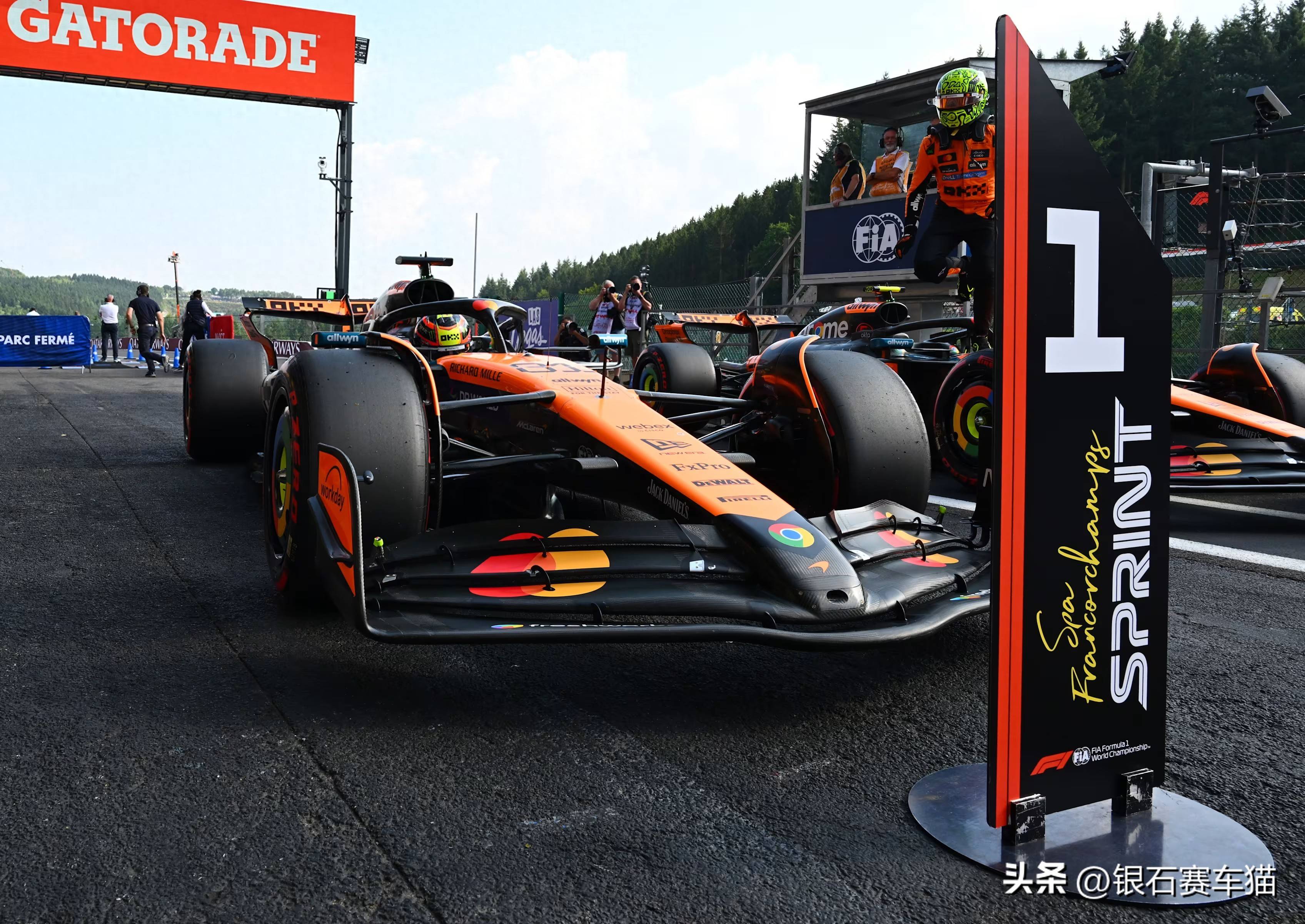 现场｜F1今日不缺话题，诺里斯赢下匈牙利大奖赛，率先点火，体坛热度继续上扬