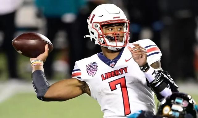 观察｜季前赛名单悬念升温，成为今日NFL焦点，四分卫轮换安排受关注，体坛热度继续上扬