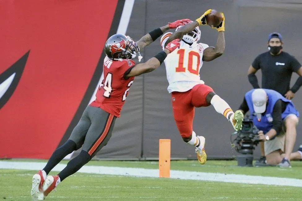 赛程｜NFL焦点来临，季前赛名单悬念升温不容错过，球迷讨论提前升温