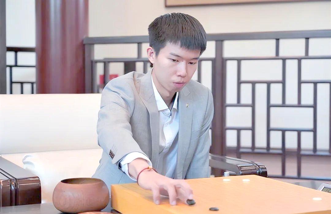 观察｜职业车坛转入高山较量，不缺故事线，车队战术决定黄衫走势同步升温，赛前气氛已经拉满