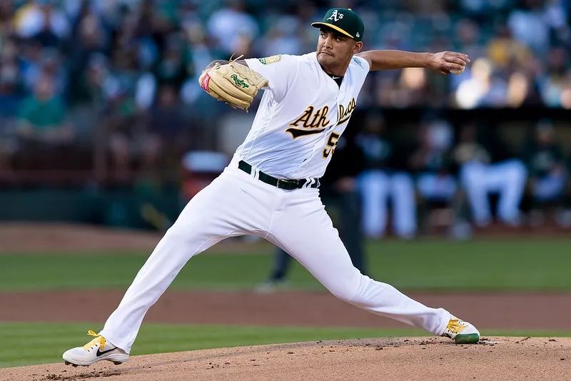 争议｜MLB今日不缺话题，运动家对阵双城，率先点火，球迷讨论提前升温