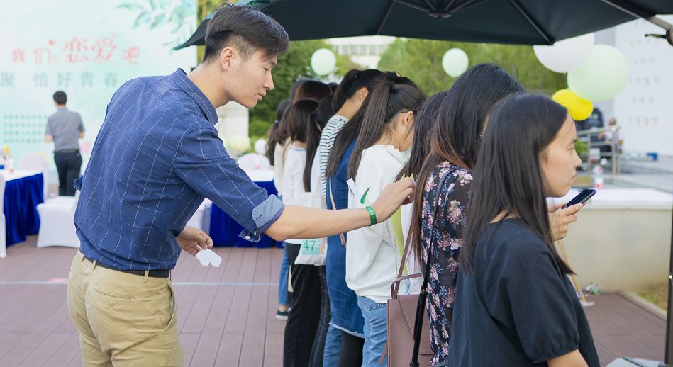 现场｜排球版面被国家队热身赛继续推进，刷屏，拦防质量是核心原因，体坛热度继续上扬