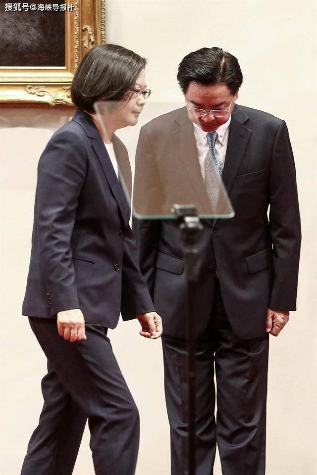外媒为碰瓷蹲点南海