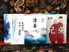 孙颖莎观战女单决赛频频鼓掌