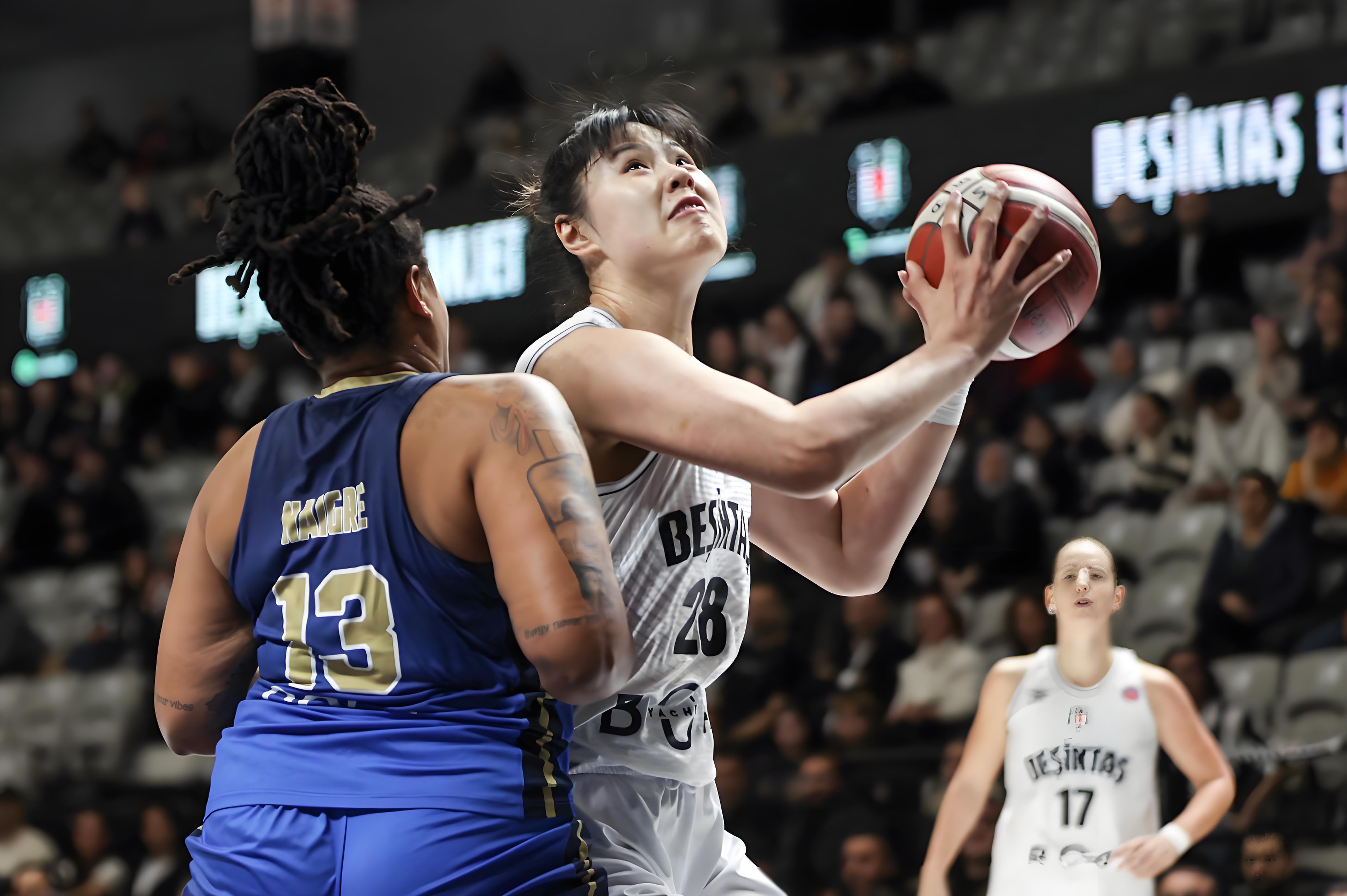 现场｜WNBA今日观察：洛杉矶火花主场话题延续背后还有后场组织，赛前气氛已经拉满