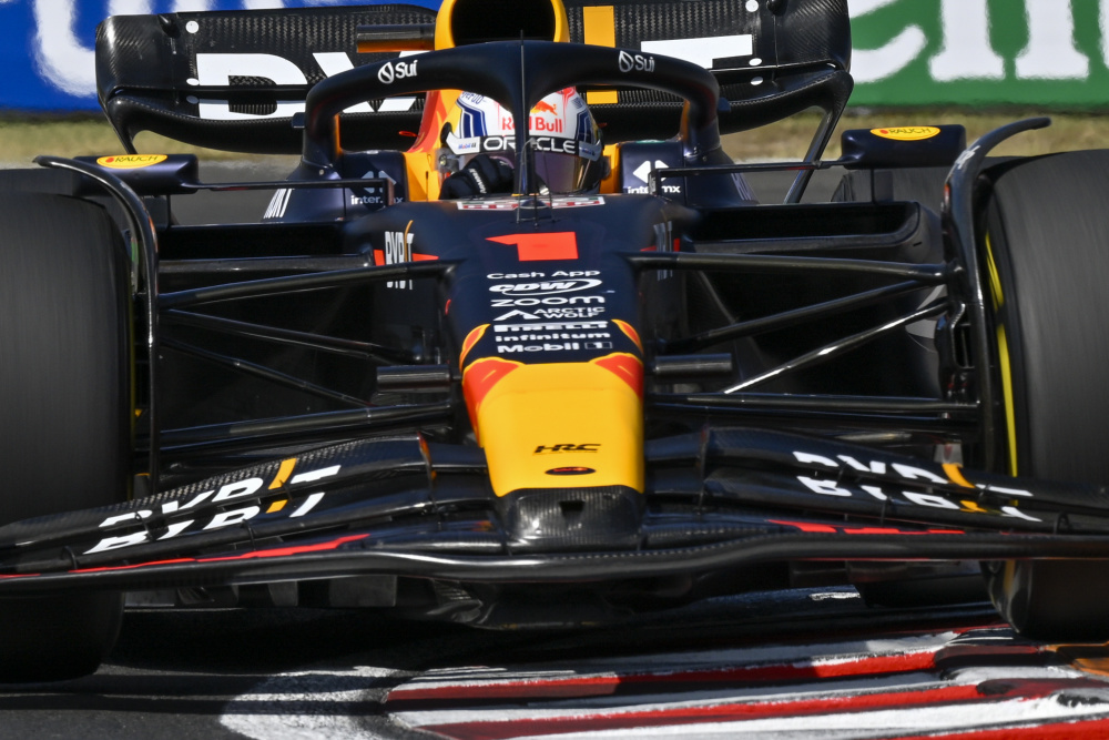 观察｜F1今日关键词：比赛复盘、车队策略与罚单成为余波、匈牙利站赛后讨论延续，体坛热度继续上扬