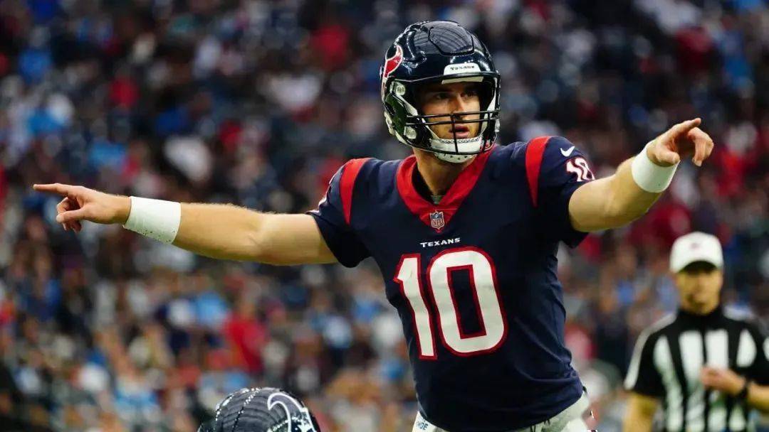 数据说｜NFL今日关键词：战术磨合、四分卫轮换安排受关注、季前赛名单悬念升温，场内外都有故事