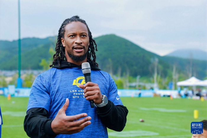 人物｜训练营进入高强度阶段，成为今日NFL焦点，新秀与老将竞争轮换席位，赛前气氛已经拉满
