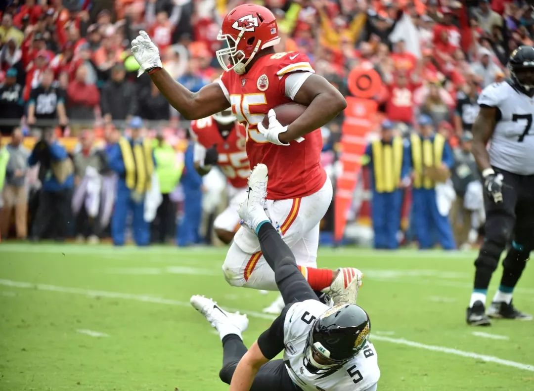 快讯｜包装工名宿格林公开健康消息，成为今日NFL焦点，球迷祝福涌向社交平台，关键词已经很清楚