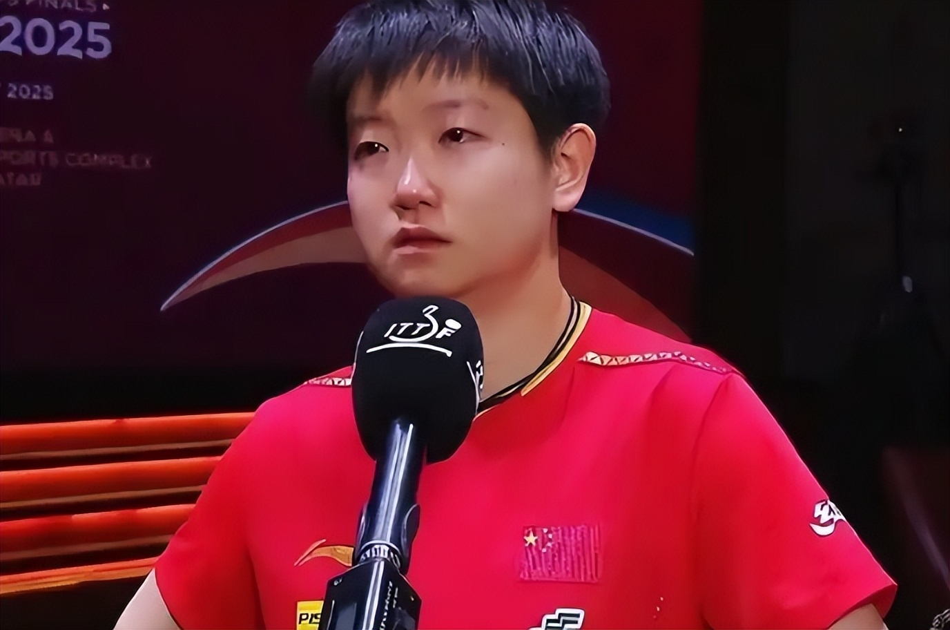 官方通报镇长在会议现场摔瓶子