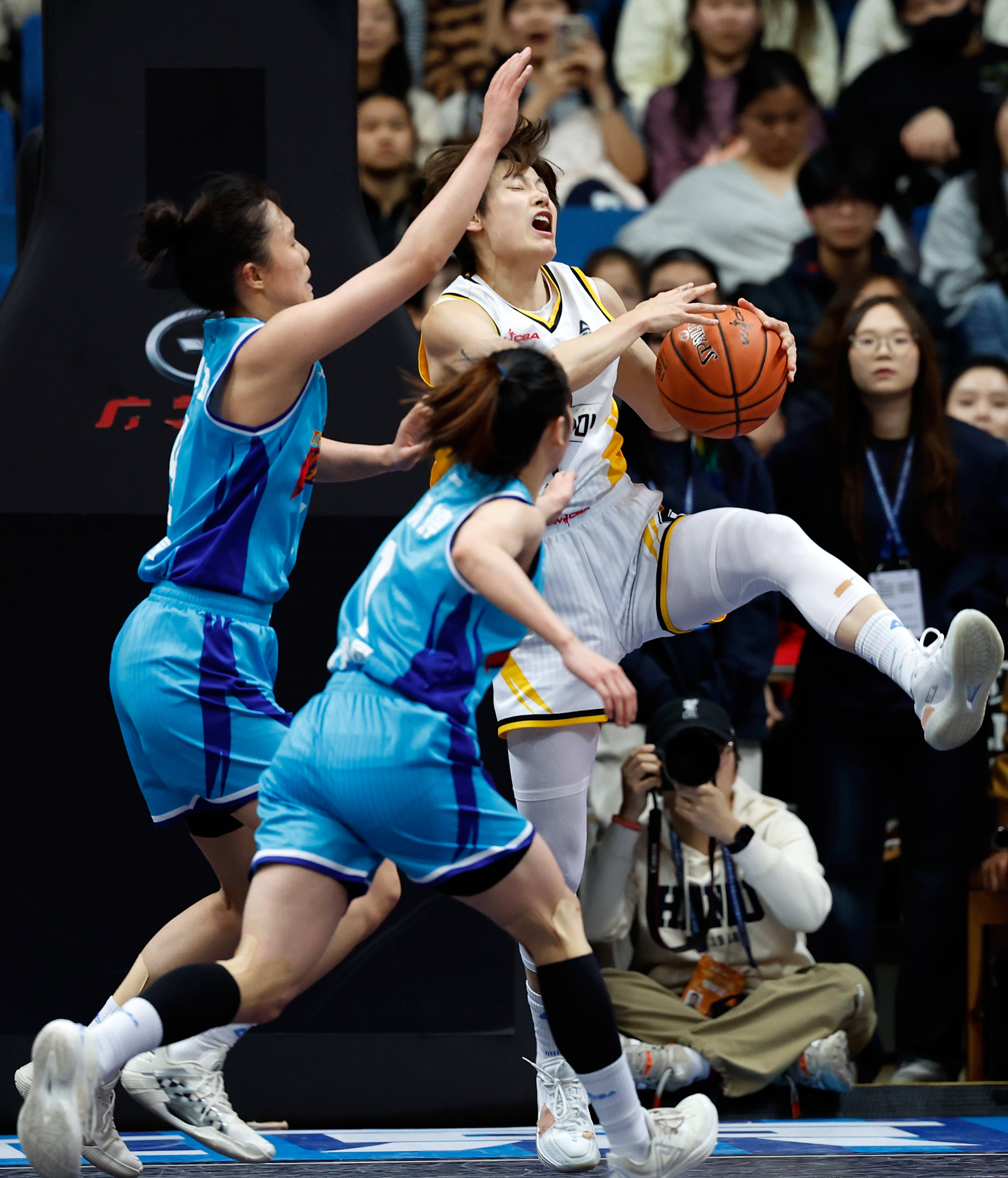 现场｜WNBA今日不缺话题，常规赛排名竞争继续升温，率先点火，球迷讨论提前升温