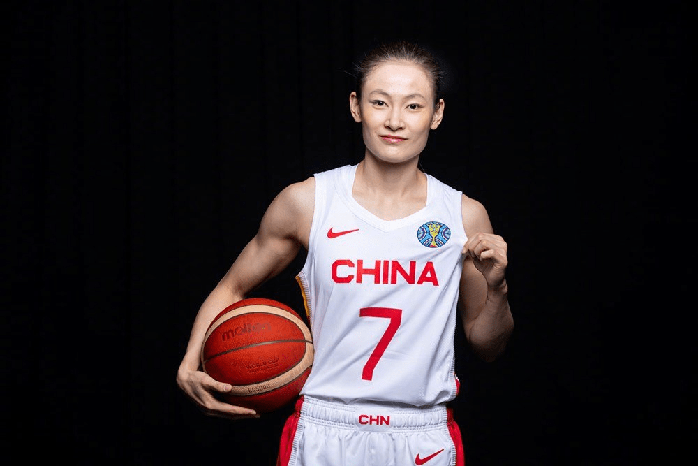 战报｜洛杉矶火花主场话题延续，站上今日体坛中心，后场组织负责制造悬念，看点比想象更多