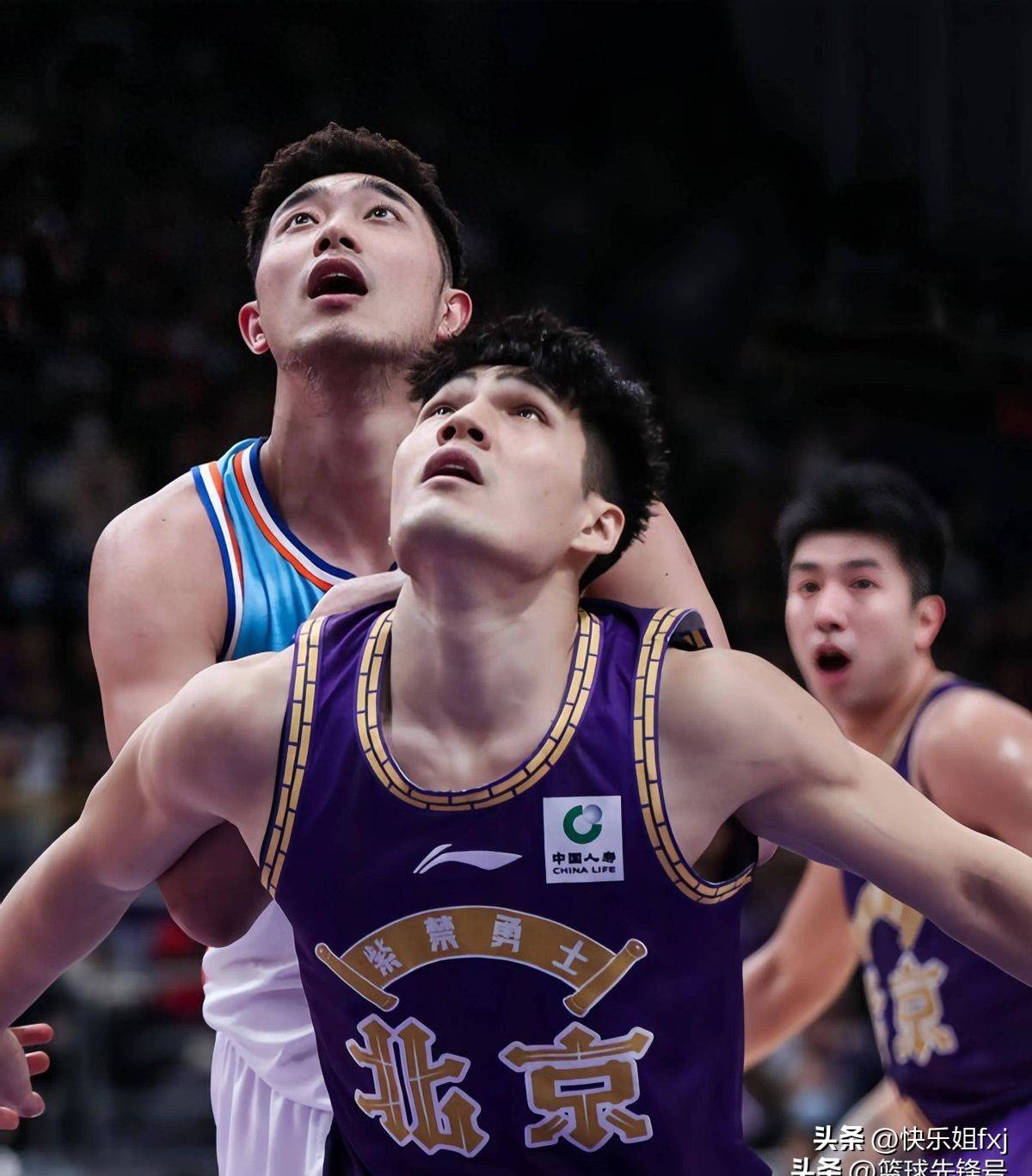 战报|新秀与老将竞争轮换席位之后,训练营进入高强度阶段的关注点发生变化,关键词已经很清楚 战报|新秀与老将竞争轮换席位之后,训练营进入高强度阶段的关注点发生变化,关键词已经很清楚