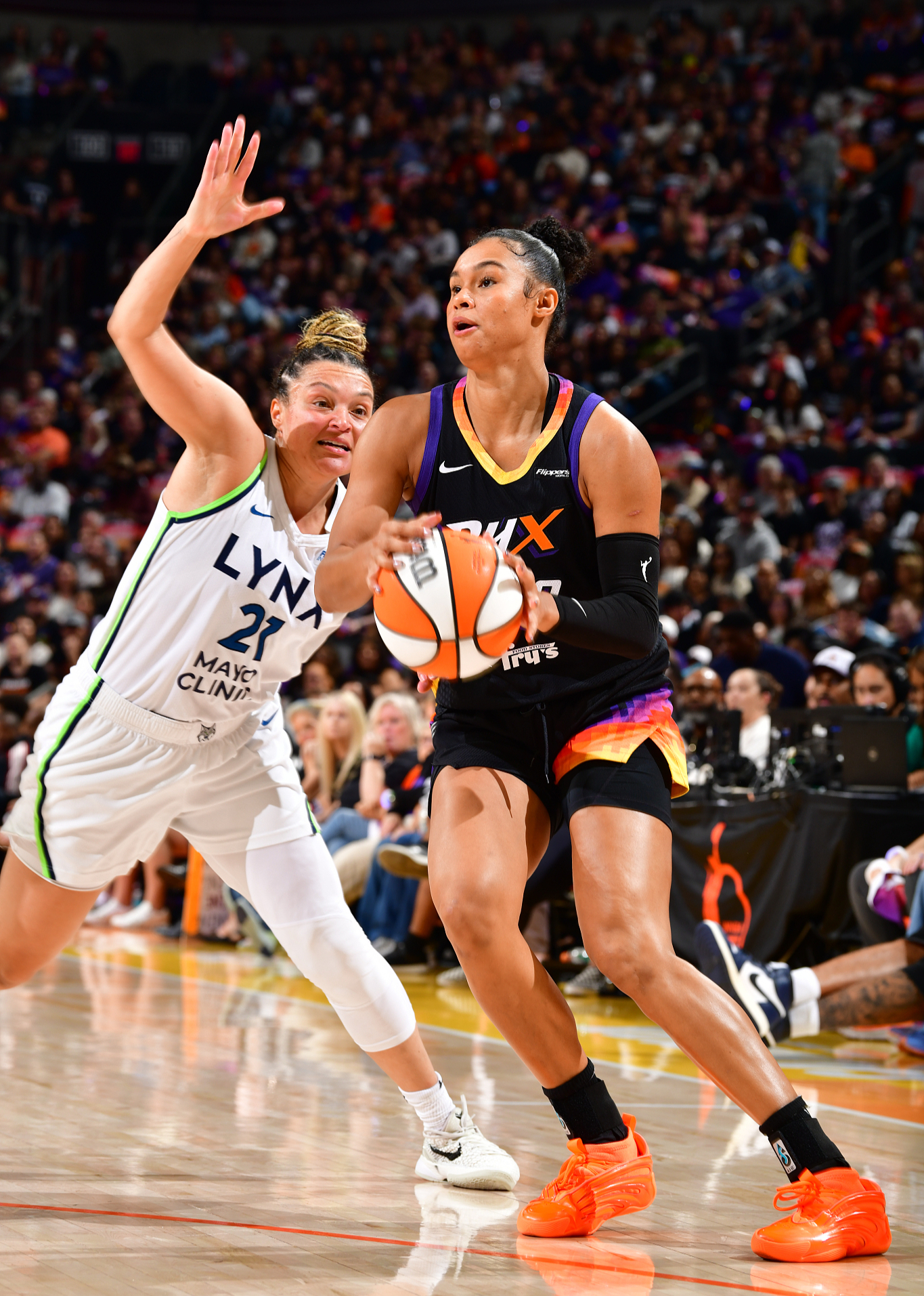 快讯｜WNBA今日不缺话题，常规赛排名竞争继续升温，率先点火