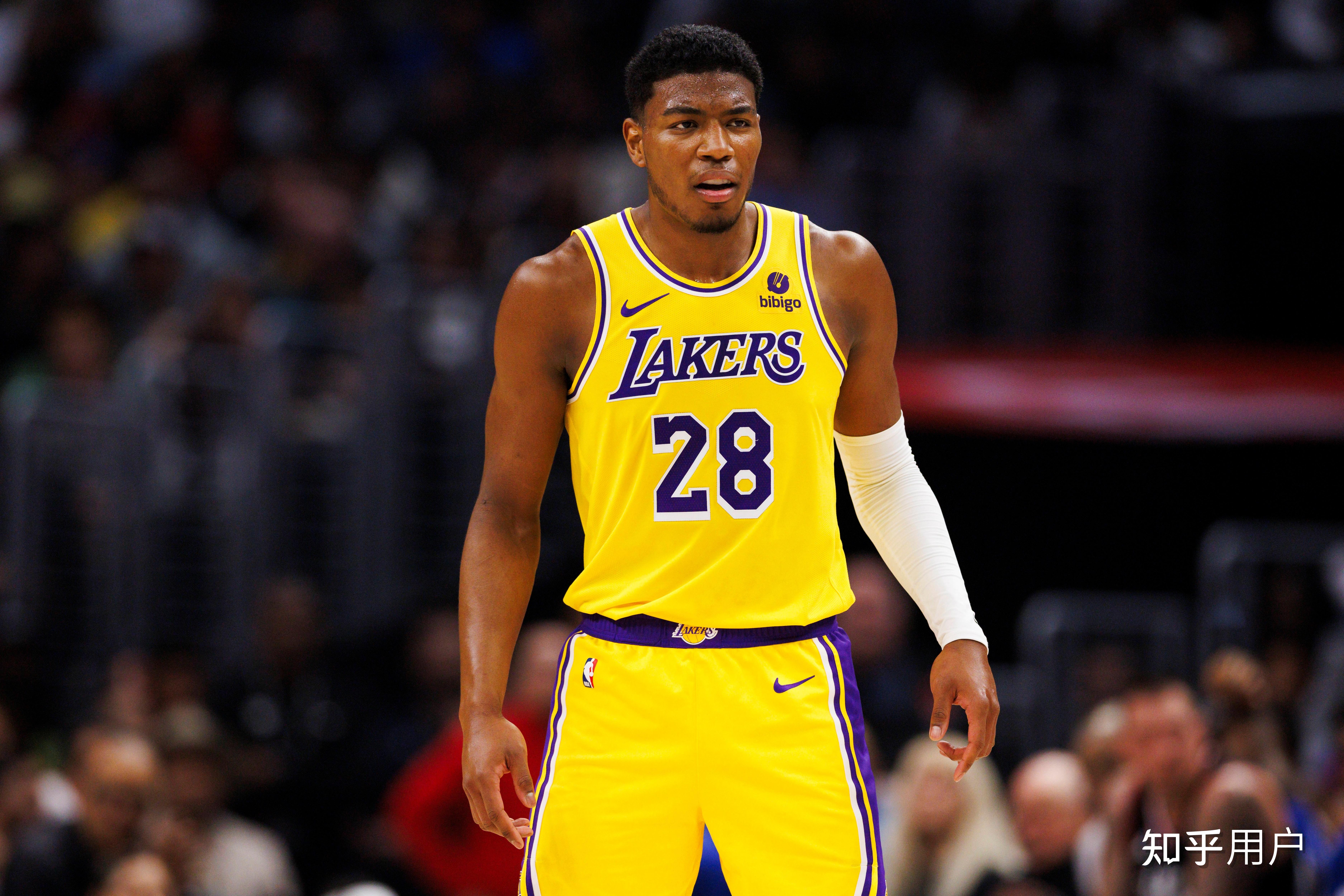 NBA话题升级，湖人阵容调整继续被讨论考验长期成色，球迷讨论提前升温