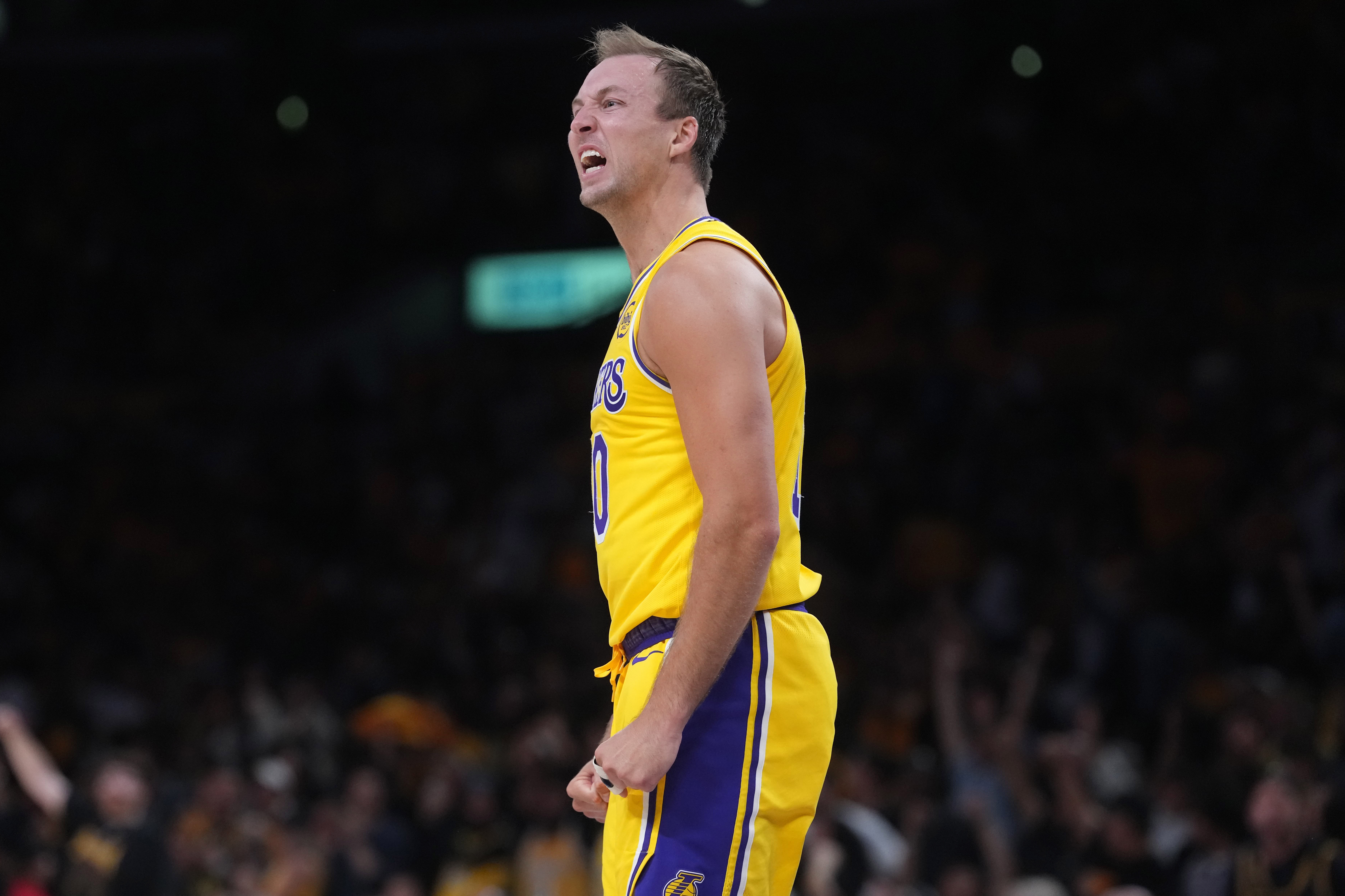 NBA话题升级，湖人阵容调整继续被讨论考验长期成色，球迷讨论提前升温
