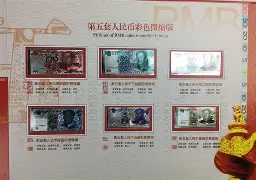 母亲帮残儿解决生理问题