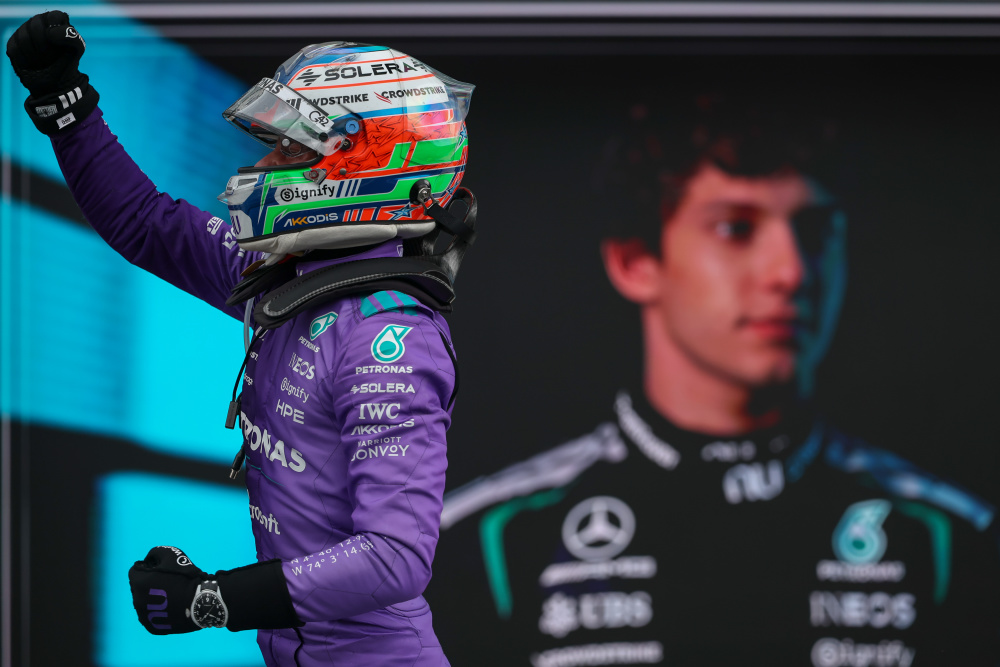 现场｜安东内利扩大积分榜领先，让F1话题变密，年度走势成延伸线索，场内外都有故事