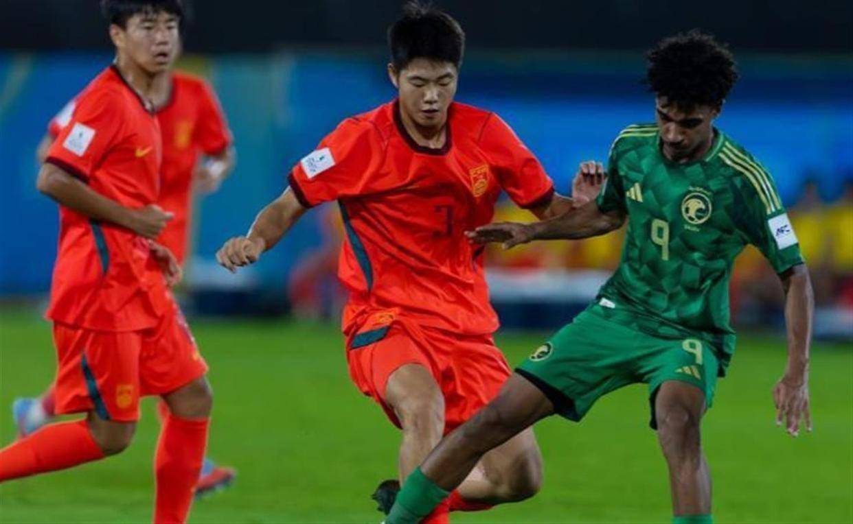 女足亚洲杯备战话题升温引发连锁反应，国家队阵容竞争加剧并非孤立事件，后续发展值得关注