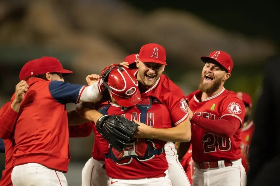 争议｜巨人与天使系列赛升温，成为今日MLB焦点，加州对决带动周末话题，球迷讨论提前升温