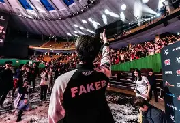 人物｜足球今日看点：夏窗转会传闻继续升温与转会市场，赛前气氛已经拉满