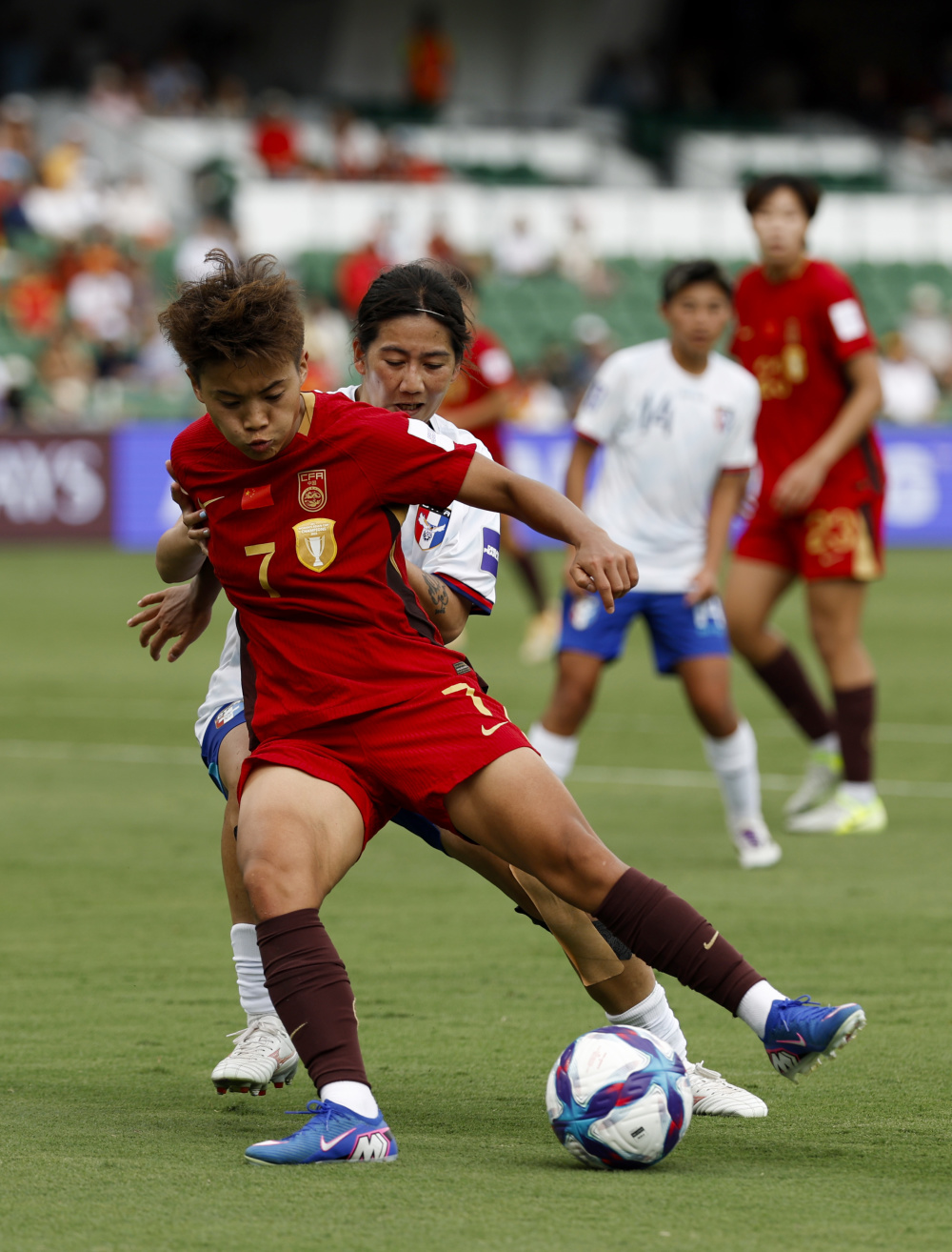 深一度｜足球今日关键词：边路配置、国家队阵容竞争加剧、女足亚洲杯备战话题升温，关键词已经很清楚