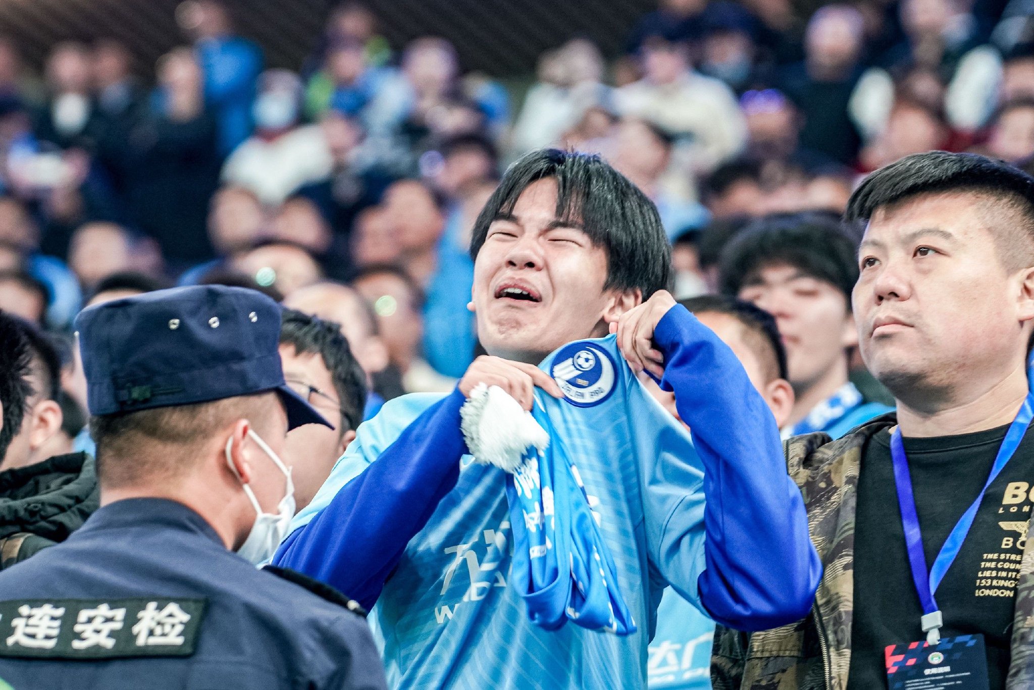 年轻阵容寻找稳定性带出新角度，洛杉矶火花主场话题延续，热度还在延续，球迷讨论提前升温