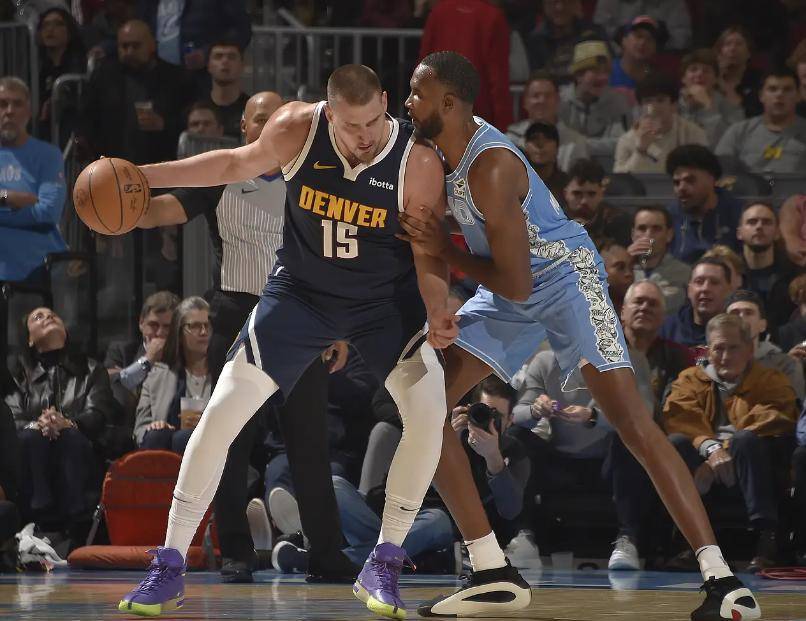 观察｜NBA多线作战的一天，自由市场后续补强放缓，话题度最高，关键词已经很清楚