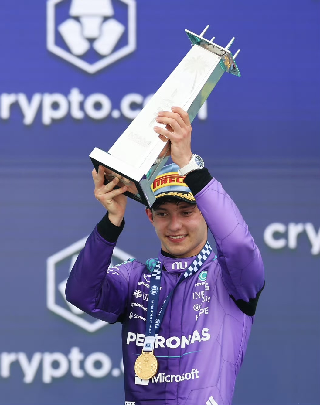 战报｜F1早间盘点：安东内利扩大积分榜领先、年度走势与暑休前冠军形势更加清晰，球迷讨论提前升温