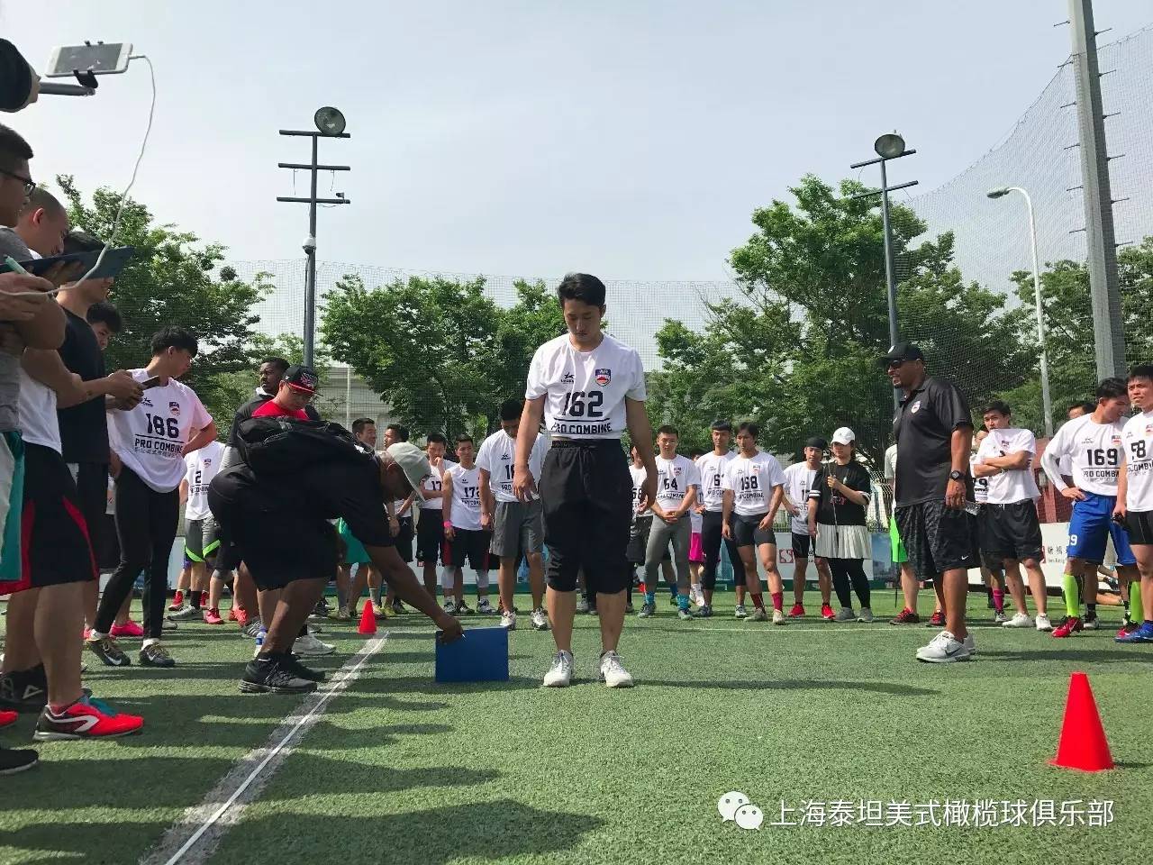 快讯｜争议追踪：季前赛名单悬念升温，刷屏，四分卫轮换安排受关注是主要原因