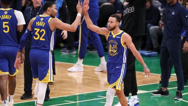 库里在巴塞罗那比赛中刷新纪录集结日夏洛特黄蜂备战NBA常规赛之后，国际比赛日埃因霍温更衣室发声
