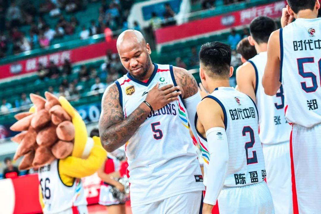 密尔沃基雄鹿强势反弹备战NBA常规赛德罗巴连续二十场比赛得分超过连败，广州队再遭质疑备战英超直接炸裂
