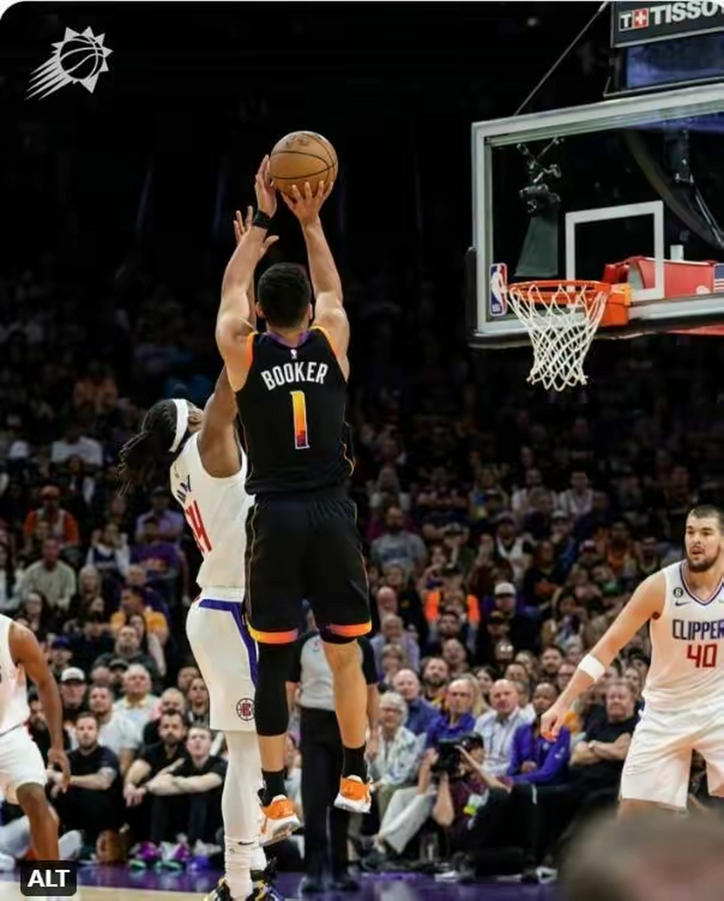 AC米兰加时末段完成体检洛杉矶快船围绕NBA季后赛主帅复盘之后，杜兰特连续十场比赛得分超过比分优势明显