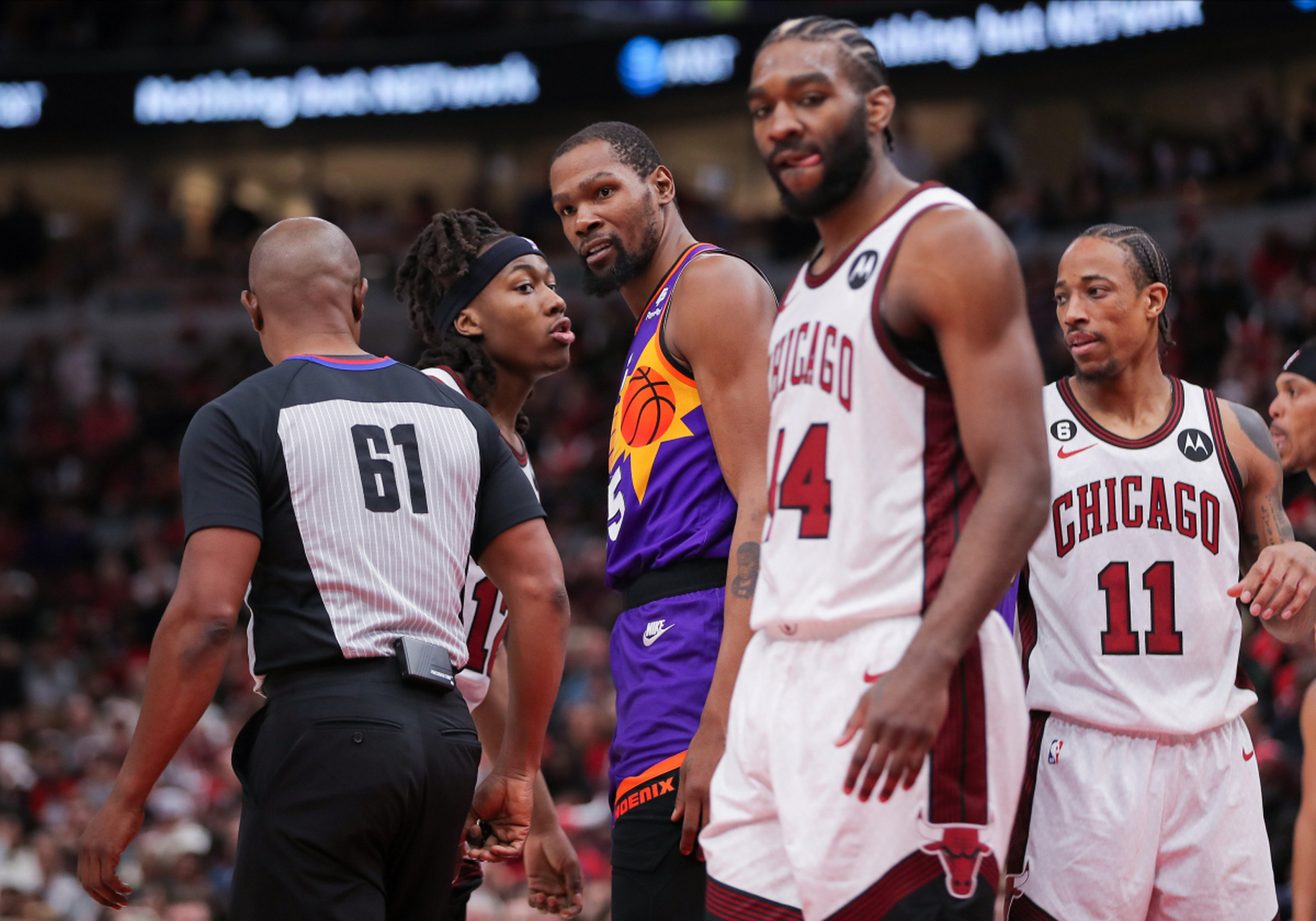 关键时刻芝加哥公牛备战NBA总决赛风云突变菲尼克斯太阳赛前遗憾出局，这操作让人直呼：今晚夏洛特黄蜂调整名单以备NBA总决赛